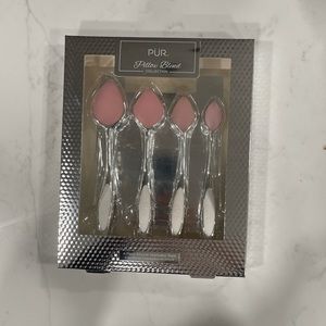Pur- Pillow Blend Collection Make-up Brushes